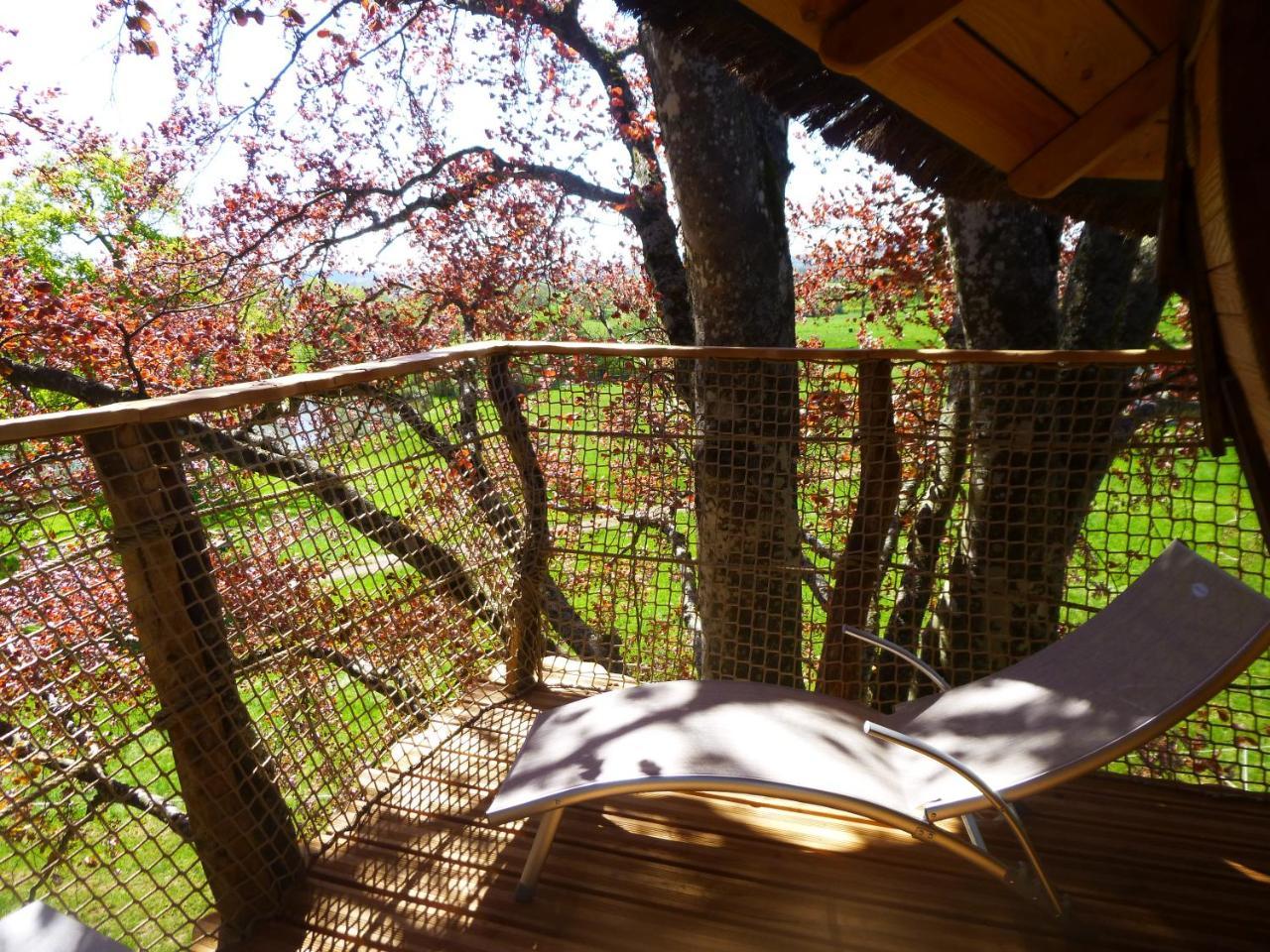 Cabane Perchee Dans Les Arbres Saint-Hilaire-en-Morvan Exterior photo